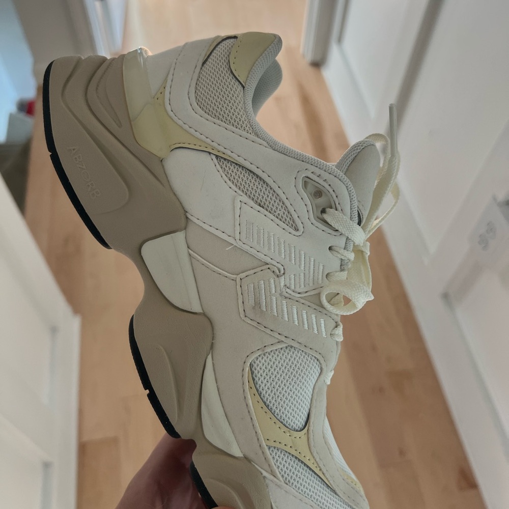 New Balance 9060 Off-White Sneakers